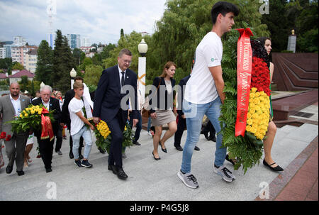 Sochi, Russie. 22 Juin, 2018. Reinhard Grindel DFB (Président)/m. et Ekaterina Fedyshina (r./Directeur général adjoint - Football Union de la Russie). GES/football/Coupe du monde 2018 : la Russie de gerbe à Sotchi, 22.06.2018/GES/soccer/football Worldcup 2018 Russie : Gerbe, Sochi, 22 juin 2018 | dans le monde entier : dpa Crédit/Alamy Live News Banque D'Images