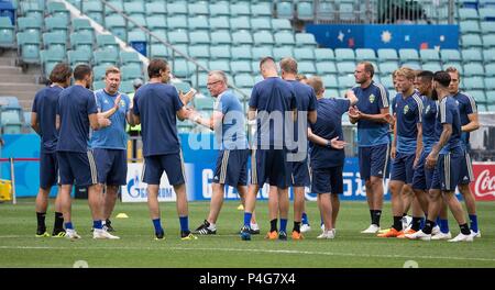 Sochi, Russie. 22 Juin, 2018. La Suède entraîneur en chef Janne Andersson (C) assiste à une session de formation au cours de la Coupe du Monde FIFA 2018 à Sotchi, Russie, le 22 juin 2018. Crédit : Li Ming/Xinhua/Alamy Live News Banque D'Images