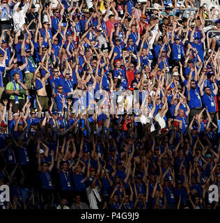 Volgograd, Russie. 22 Juin, 2018. Fans de l'Islande cheer durant la Coupe du Monde 2018 Groupe d match entre le Nigéria et l'Islande à Volgograd, Russie, le 22 juin 2018. Credit : Lui Siu Wai/Xinhua/Alamy Live News Banque D'Images