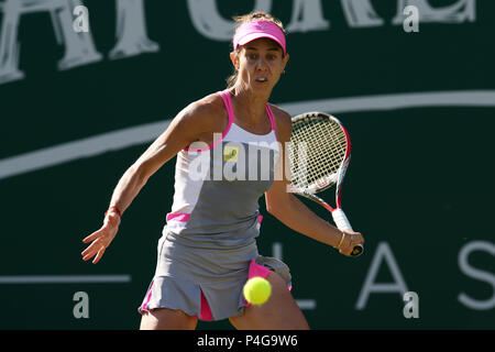 Mihaela Buzarnescu de Roumanie en action au cours de son quart de finale contre Elina Svitolina de l'Ukraine. . Nature Valley Classic 2018, International Women's tennis, jour 5 à l'Edgbaston Priory Club à Birmingham, en Angleterre, le vendredi 22 juin 2018. Photos par Andrew Verger/Alamy Live News Banque D'Images