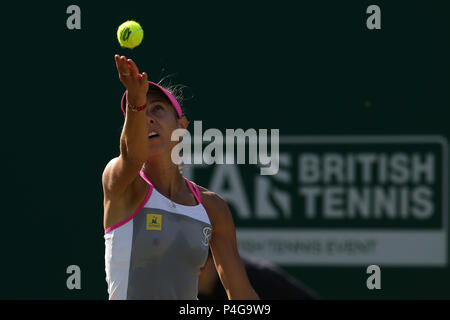 Mihaela Buzarnescu de Roumanie en action au cours de son quart de finale contre Elina Svitolina de l'Ukraine. . Nature Valley Classic 2018, International Women's tennis, jour 5 à l'Edgbaston Priory Club à Birmingham, en Angleterre, le vendredi 22 juin 2018. Photos par Andrew Verger/Alamy Live News Banque D'Images