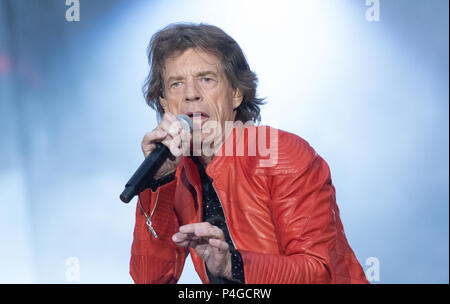 Berlin, Allemagne. 22 Juin, 2018. Mick Jagger chante dans le concert des Rolling Stones dans le stade olympique. Crédit : Paul Zinken/dpa/Alamy Live News Banque D'Images