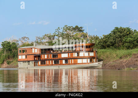 L'expédition river boat Delfin II près du lac Supérieur, Clavero Bassin Amazonien, Loreto, Pérou Banque D'Images