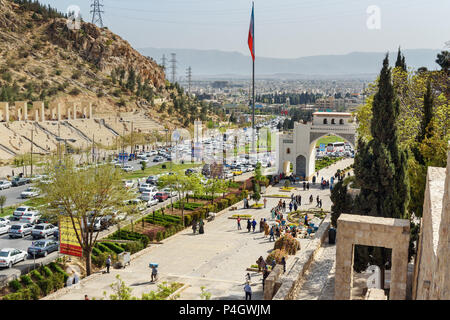 Shiraz, Iran - Mars 24, 2018 : Avis de Qur'an porte est la porte historique à Shiraz Banque D'Images