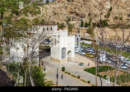 Shiraz, Iran - Mars 24, 2018 : Avis de Qur'an porte est la porte historique à Shiraz Banque D'Images