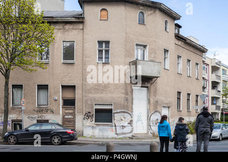 Berlin, Allemagne, vieux bâtiment abandonné dans le coin de rue résidentielle dans Ritterlandstrasse Berlin-Reinickendorf Banque D'Images