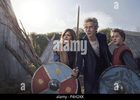 Titre original : Doctor Who. Titre en anglais : Doctor Who. Année : 2005. Stars : PETER CAPALDI, MAISIE WILLIAMS ; JENNA COLEMAN. Credit : BBC / Album Banque D'Images