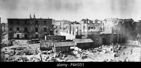 PANORAMA DE MONTELEON DESDE LA ENTRADA DEL ANTIGUO PARQUE HASTA EL FINAL DE LAS RUINAS DE PALACIO - AYUNTAMIENTO POPULAR DE 1869 - FOTOGRAFIA DEL SIGL. Lieu : MUSÉE DE L'HISTOIRE-FOTOGRAFIAS, ESPAGNE. Banque D'Images