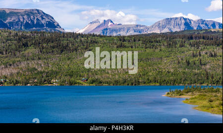 Saint Mary Lake dans le Parc National de Glacier dans le Montana. Banque D'Images