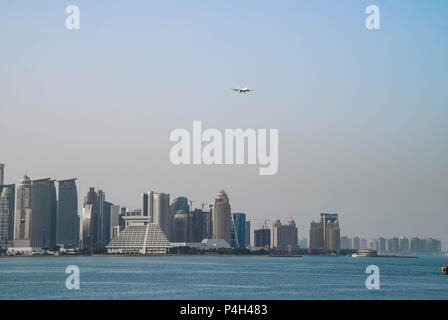 Avion arriver à Doha Banque D'Images