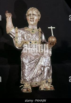 DETALLE DEL NIÑO JESUS DE LA VIRGEN DEL SAGRARIO - SIGLO XIII - TALLA ROMANICA RECUBIERTA DE PLATA. Emplacement : CATEDRAL-intérieur, TOLEDO, Espagne. Banque D'Images