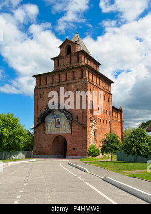Kremlin Kolomna, vue de la porte principale, Pyatnitsky ou Tour Spassky, 1525-1531 Banque D'Images