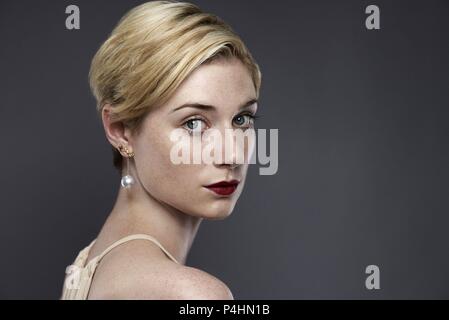 Titre original : LE RESPONSABLE DU SERVICE DE NUIT. Titre en anglais : LE RESPONSABLE DU SERVICE DE NUIT. Film Réalisateur : Susanne Bier. Année : 2016. Stars : ELIZABETH DEBICKI. Credit : British Broadcasting Corporation (BBC) / Album Banque D'Images