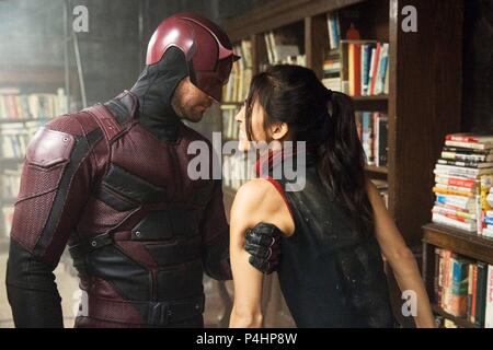 Titre original : DAREDEVIL. Titre en anglais : DAREDEVIL. Directeur de film : PHIL ABRAHAM ; PETER HOAR. Année : 2015. Stars : Charlie Cox, ELODIE YUNG. Credit : ABC Studios / Album Banque D'Images