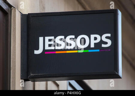 Londres, Royaume-Uni - 16 février 2018 : le signe au-dessus de l'entrée d'une nouvelle boutique sur Jessops Oxford Street à Londres, le 16 février 2018. Jessops est un Br Banque D'Images