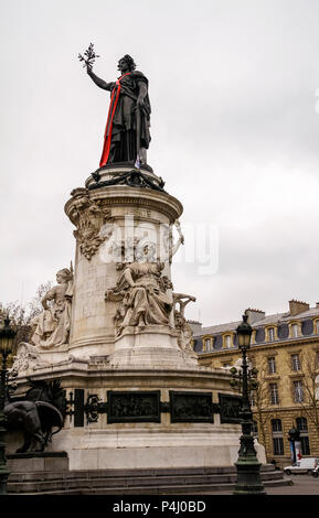 La statue de la República Francesa. París. Francia Banque D'Images