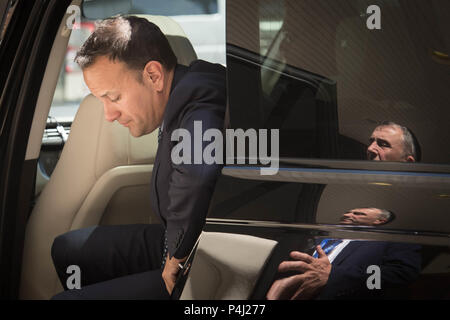 Le Premier ministre irlandais, Leo Varadkar arrive à assister à la Conseil britannico-irlandais (BIC) à Guernesey. Banque D'Images