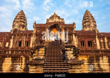 Temple d'Angkor Wat à Siem Reap au Cambodge. Angkor Wat est le plus grand monument religieux du monde. Banque D'Images