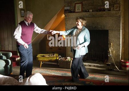 Titre original : DERNIER TANGO À HALIFAX. Titre en anglais : DERNIER TANGO À HALIFAX. Directeur de film : EUROS LYN. Année : 2012. Stars : DEREK JACOBI, ANNE REID. Credit : British Broadcasting Corporation (BBC) / Album Banque D'Images