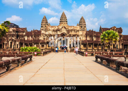 Temple d'Angkor Wat à Siem Reap au Cambodge. Angkor Wat est le plus grand monument religieux du monde. Banque D'Images