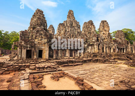 Bayon est un célèbre temple Khmer à Angkor au Cambodge Banque D'Images