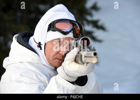 Titre original : WIND RIVER. Titre en anglais : WIND RIVER. Directeur de film : TAYLOR SHERIDAN. Année : 2017. Stars : Jeremy Renner. Tension : Crédit photos / Album Banque D'Images