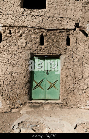 Détail vieille porte à Al Hamra Village du Yémen en Oman Banque D'Images