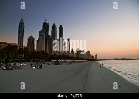 Lheure Du Coucher Du Soleil à Lhorizon De Dubaï émirats