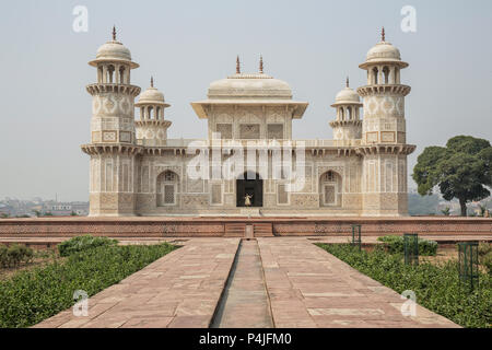 Itmad-Ud-daulah à Agra, Uttar Pradesh, Inde. Aussi connu comme l'écrin ou le Baby Taj Banque D'Images