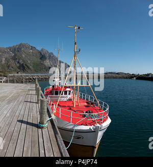 Bateau de pêche,Henningsvær, îles Lofoten, Norvège. Banque D'Images