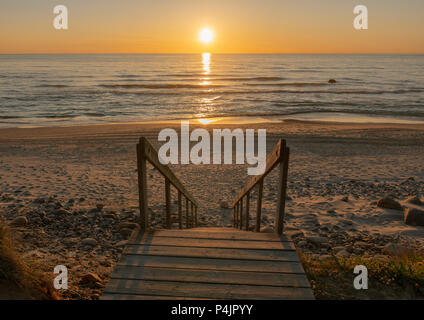 Le coucher du soleil, de la mer du Nord, au Danemark. Hirtshals Banque D'Images