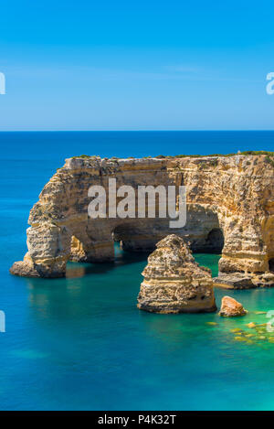 Praia da Marinha - belle plage de Marinha en Algarve, Portugal Banque D'Images