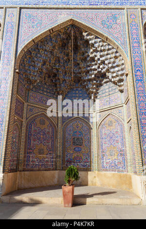 Mur décoré de Nasir Ol-Molk mosquée, aussi célèbre que le Rose Mosquée de Shiraz. L'Iran Banque D'Images