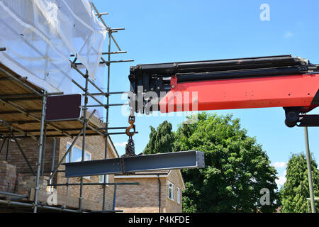 Une poutre de levage d'une grue en position. Banque D'Images