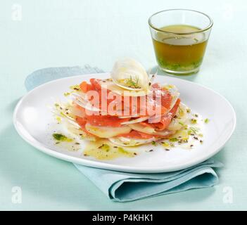 Millefeuille de saumon et fenouil Banque D'Images