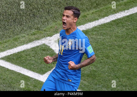 Philippe Coutinho du Brésil fête marquant son premier but de côtés du jeu pendant la Coupe du Monde de football Groupe E match à Saint Pétersbourg, Russie. Stade Banque D'Images