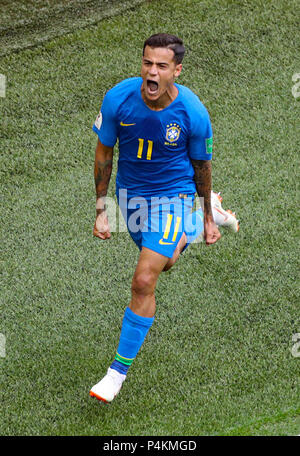 Philippe Coutinho du Brésil fête marquant son premier but de côtés du jeu pendant la Coupe du Monde de football Groupe E match à Saint Pétersbourg, Russie. Stade Banque D'Images