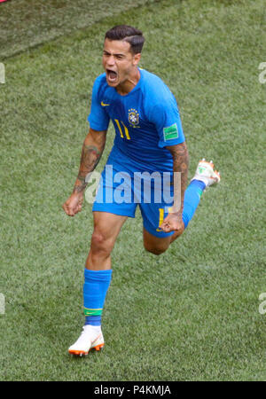 Philippe Coutinho du Brésil fête marquant son premier but de côtés du jeu pendant la Coupe du Monde de football Groupe E match à Saint Pétersbourg, Russie. Stade ASSOCIATION DE PRESSE Photo. Photo date : vendredi 22 juin 2018. Voir histoire de PA WORLDCUP le Brésil. Crédit photo doit se lire : Owen Humphreys/PA Wire. RESTRICTIONS : un usage éditorial uniquement. Pas d'utilisation commerciale. Aucune utilisation avec tout tiers non officiels logos. Pas de manipulation d'images. Pas d'émulation vidéo Banque D'Images