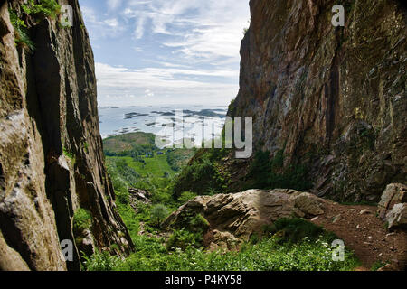 Torghatten cave situé dans la montagne, Brønnøysund, la Norvège. Banque D'Images