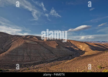 Les formations rocheuses en montagnes de l'Atlas à l'ouest d'Agdz près de Tizi-n-Tinififft mountain pass Banque D'Images