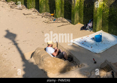 Londres. Juin 2018. Vue d'un artiste de rue et ses sculpures du sable le long de la rive sud de Londres. Banque D'Images