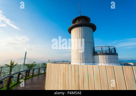 NHA TRANG, VIÊT NAM - Mars 14, 2018 : Skylight Nha Trang pont d'observation à Premier Havana Hotel à Nha Trang, Vietnam du Sud Banque D'Images