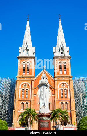 Basilique Cathédrale Notre Dame de Saigon ou Cathédrale Basilique Notre Dame de l'Immaculée Conception à Ho Chi Minh Ville, Vietnam Banque D'Images