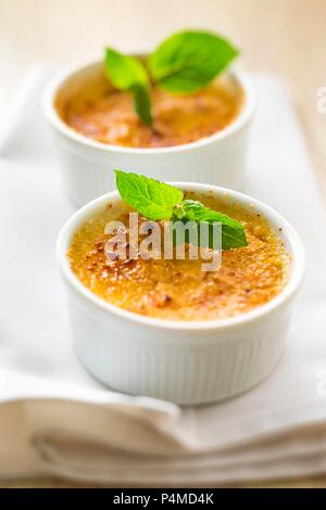 Crema catalana (grillées crème vanille, Espagne) Banque D'Images