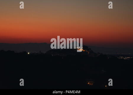 Castillo de Denia, Massif du Montgó, Costa Blanca (Alicante), Espagne, le coucher du soleil. Banque D'Images