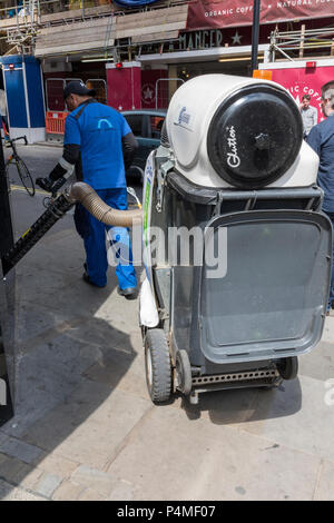 Street cleaner, Londres Banque D'Images