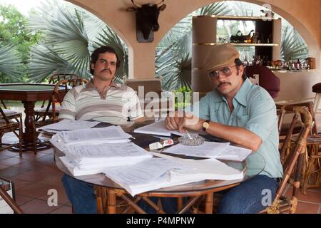 Titre original : NARCOS. Titre en anglais : NARCOS. Directeur de film : GUILLERMO NAVARRO ; JOSE PADILHA, ANDRES BAIZ ; FERNANDO COIMBRA. Année : 2015. Stars : Wagner Moura, JUAN PABLO RABA. Credit : NETFLIX / Album Banque D'Images