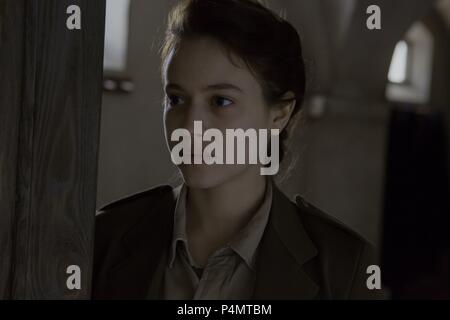 Film Original Titre : LES innocentes. Titre en anglais : LES innocentes. Film Réalisateur : Anne Fontaine. Année : 2016. Stars : LOU DE LAAGE. Credit : MANDARIN FILMS/FILM/AÉROPLAN MARS FILMS/France 2 Cinéma/SCOP / Album Banque D'Images