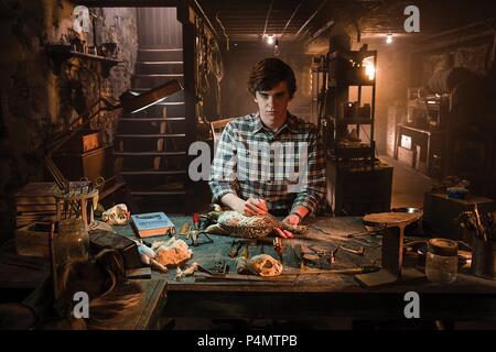 Description : Saison 2. Titre original : Bates Motel. Titre en anglais : Bates Motel. Directeur de film : ANTHONY CIPRIANO. Année : 2013. Stars : Freddie Highmore. Credit : UNIVERSAL TELEVISION / Album Banque D'Images