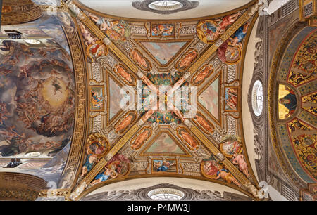 Parme, Italie - 16 avril 2018 : la fresque au plafond du transept nord de Dome par Michelangelo Anselmi (1548). Banque D'Images